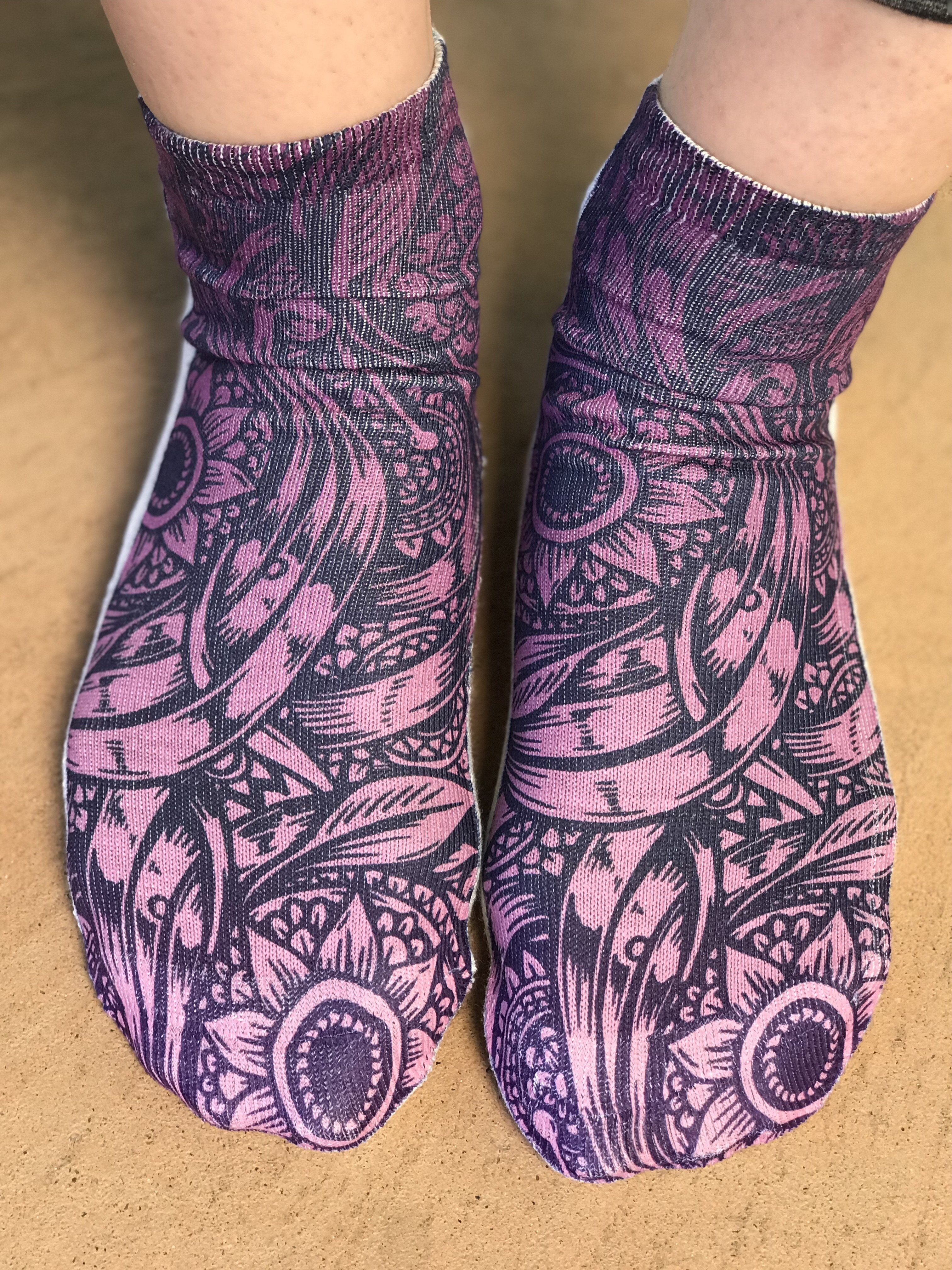 purple paisley dress socks Shoe & sock appreciation Purple paisley silk socks, Il Regalo never ceases to amaze The pattern is unmatched and the colours of this whole collection are something else Going for a full